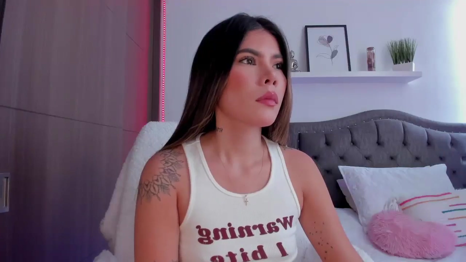 Gallery image thumbnail from Sofi___'s myfreecams stream on, 07/11/2025, 16:22 image 8 of 20