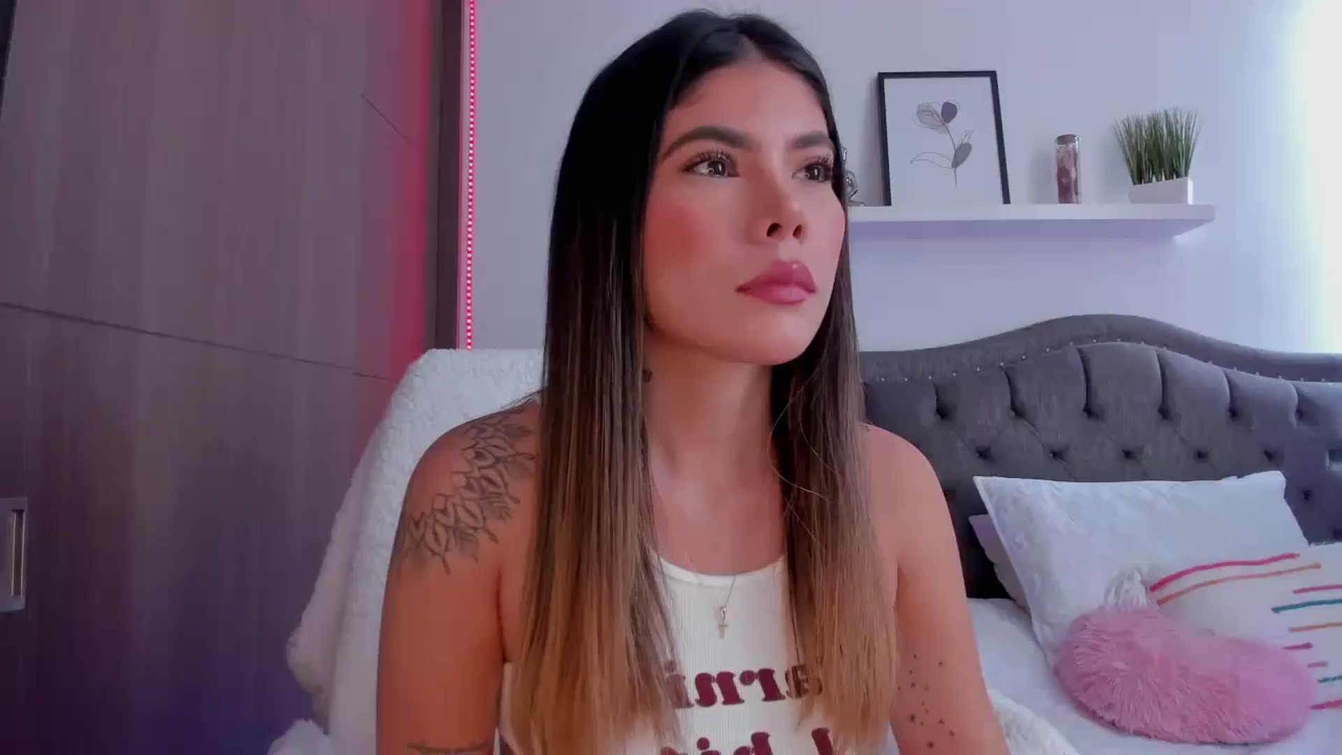 Gallery image thumbnail from Sofi___'s myfreecams stream on, 07/11/2025, 16:22 image 1 of 20