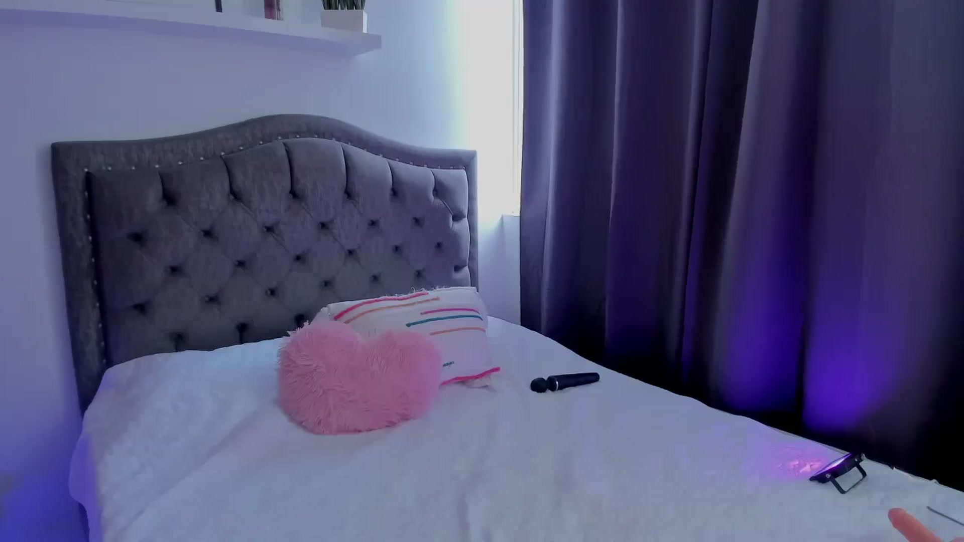 Gallery image thumbnail from Sofi___'s myfreecams stream on, 07/11/2025, 17:36 image 18 of 20