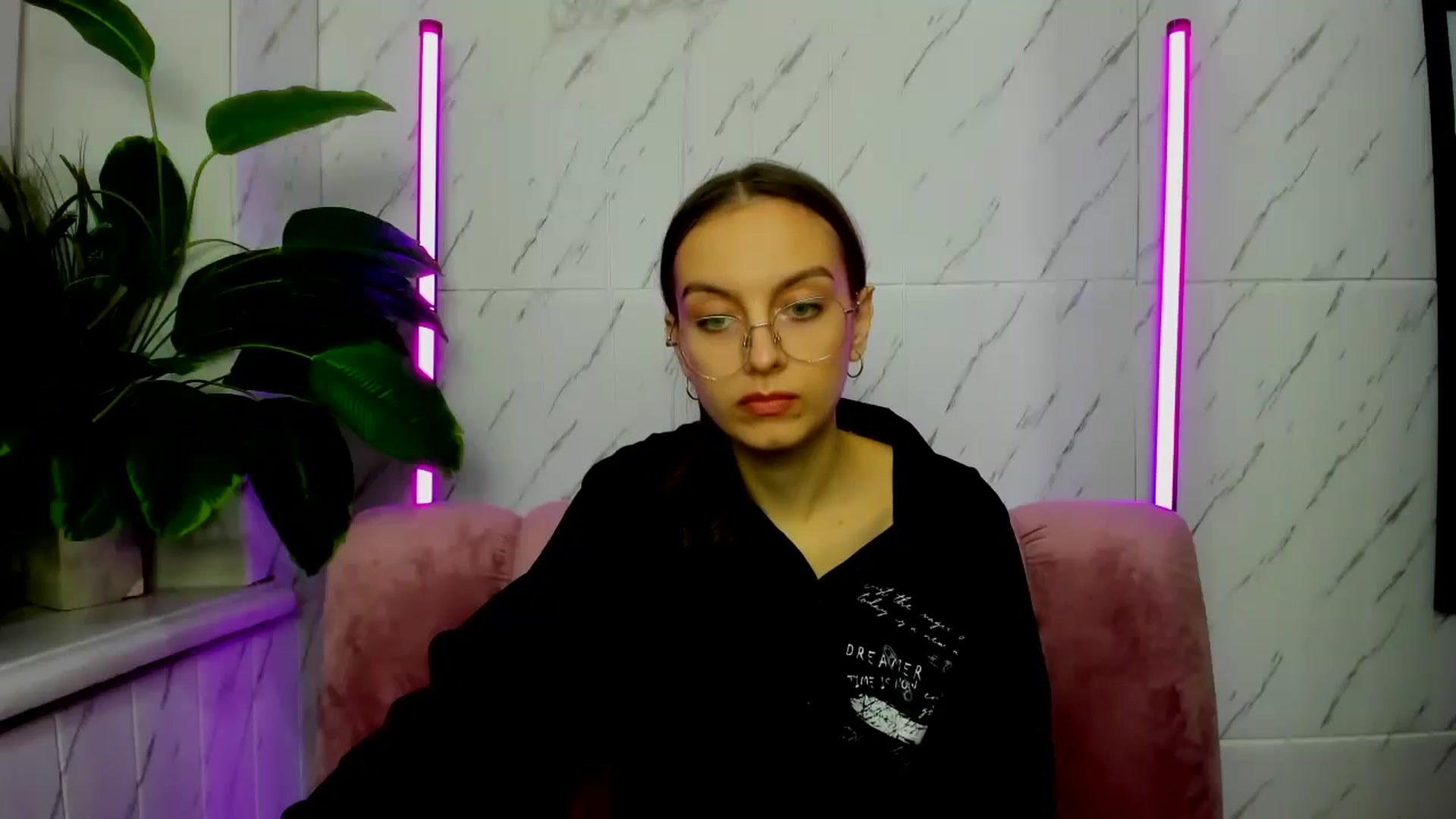 Gallery image thumbnail from SofiaLiub's myfreecams stream on, 11/24/2024, 11:26 image 16 of 20