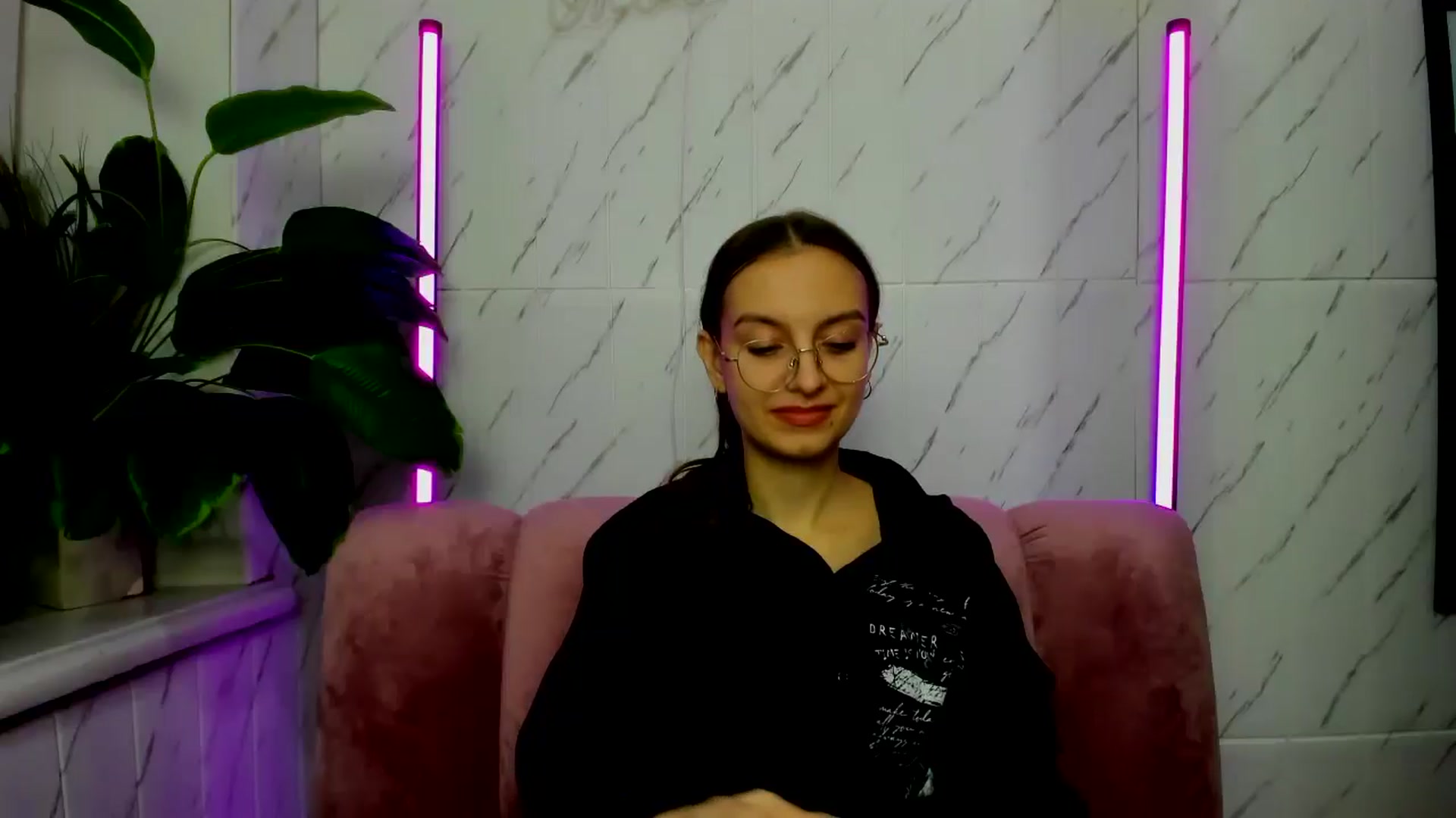 Gallery image thumbnail from SofiaLiub's myfreecams stream on, 11/24/2024, 11:26 image 14 of 20