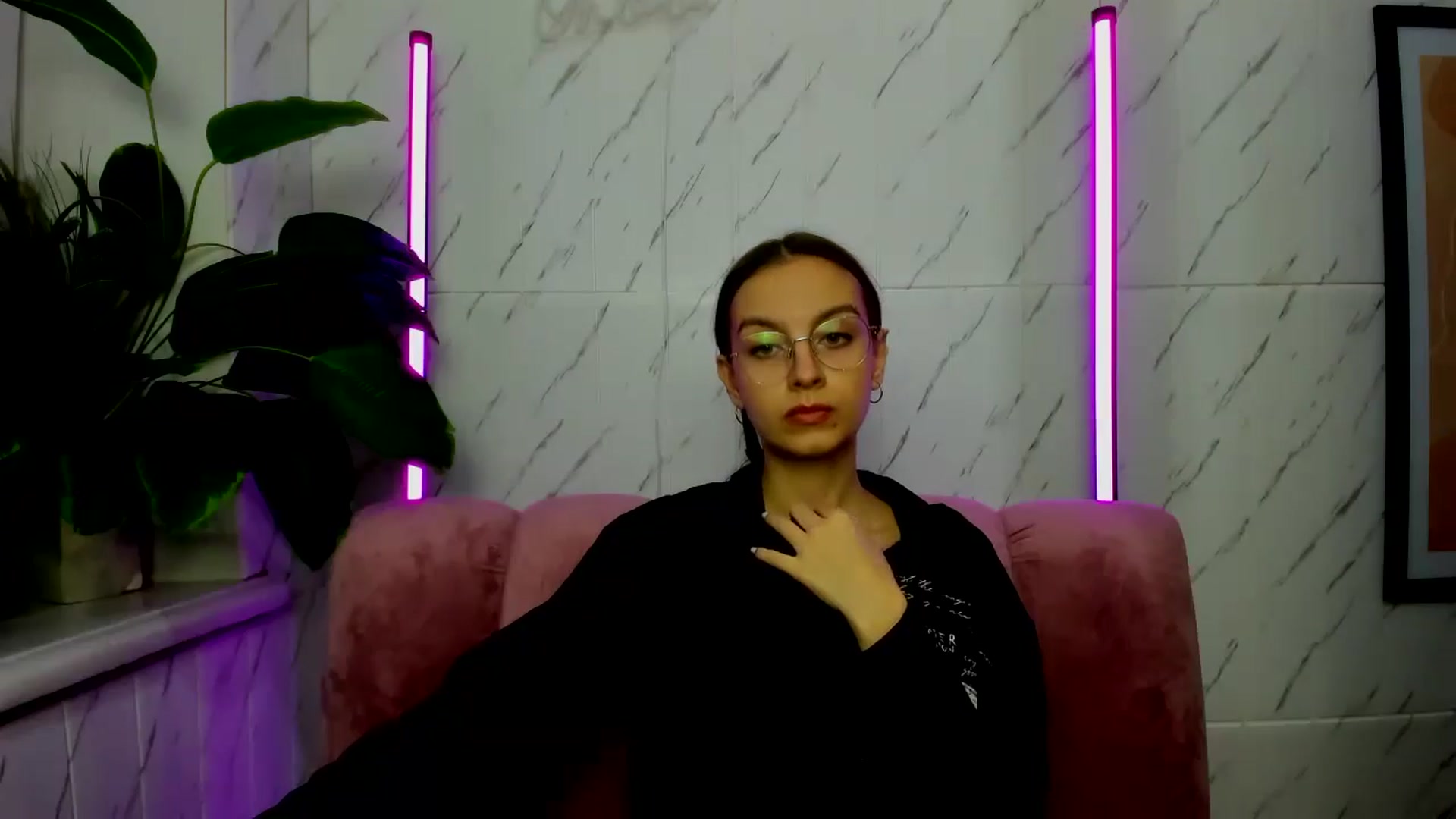 Gallery image thumbnail from SofiaLiub's myfreecams stream on, 11/24/2024, 11:26 image 3 of 20