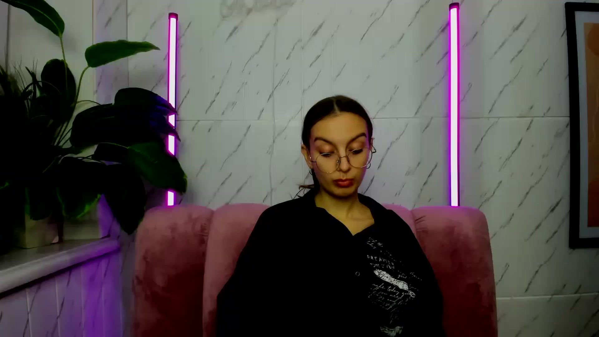 Gallery image thumbnail from SofiaLiub's myfreecams stream on, 11/24/2024, 11:26 image 1 of 20