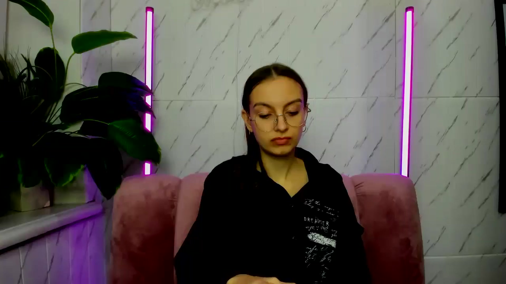 Gallery image thumbnail from SofiaLiub's myfreecams stream on, 11/24/2024, 11:26 image 18 of 20