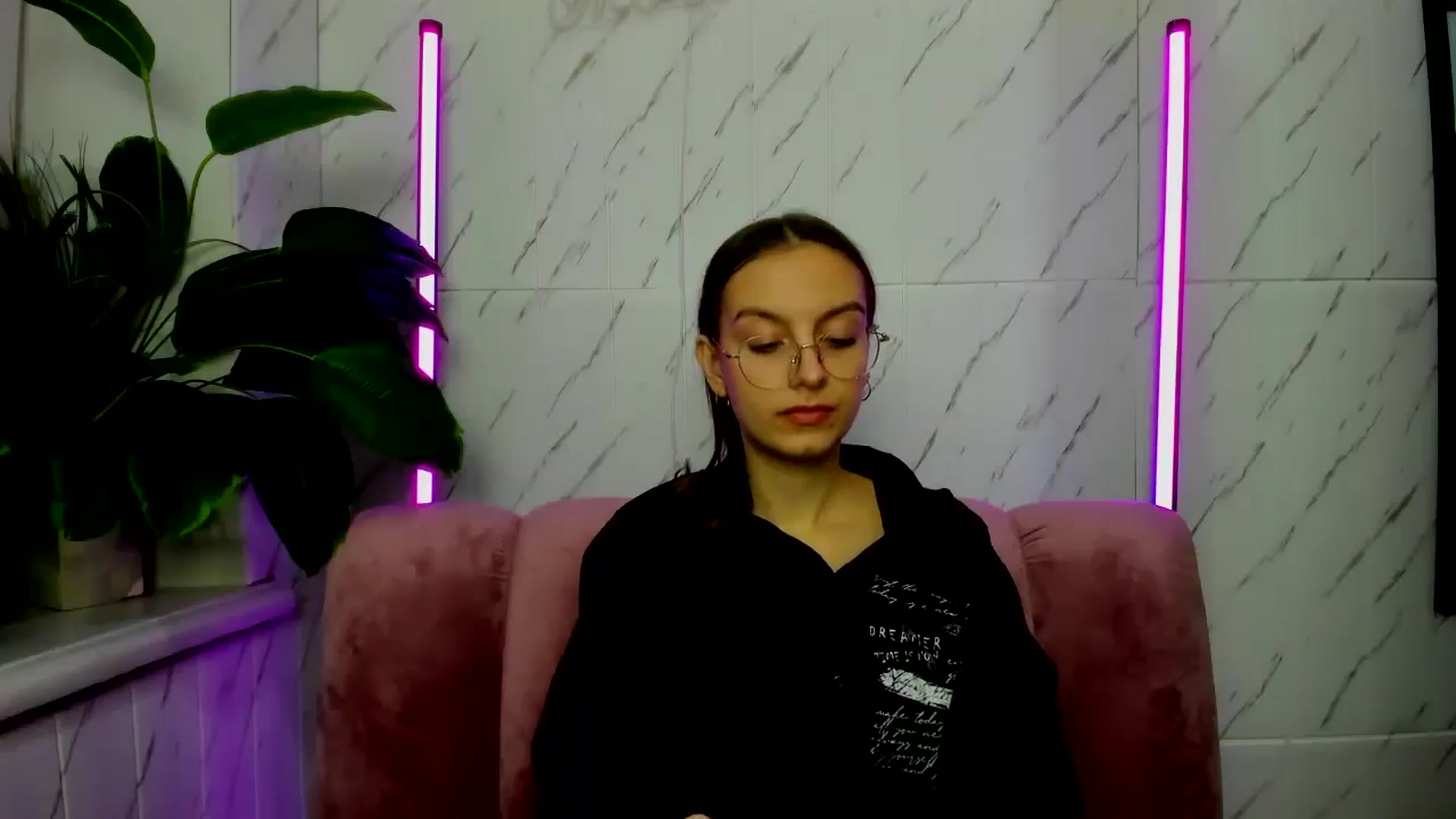 Gallery image thumbnail from SofiaLiub's myfreecams stream on, 11/24/2024, 11:26 image 15 of 20