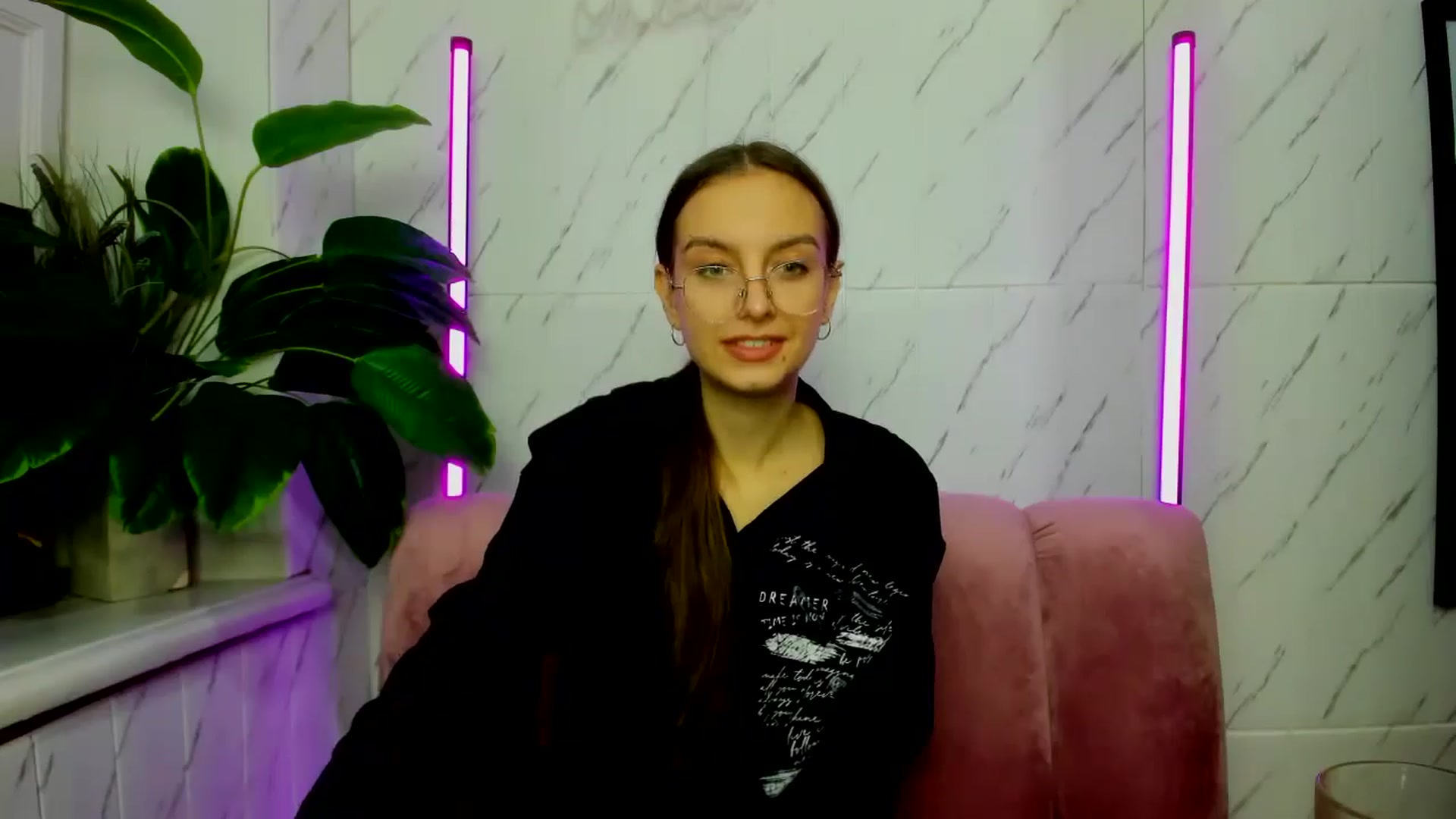Gallery image thumbnail from SofiaLiub's myfreecams stream on, 11/24/2024, 12:18 image 6 of 20