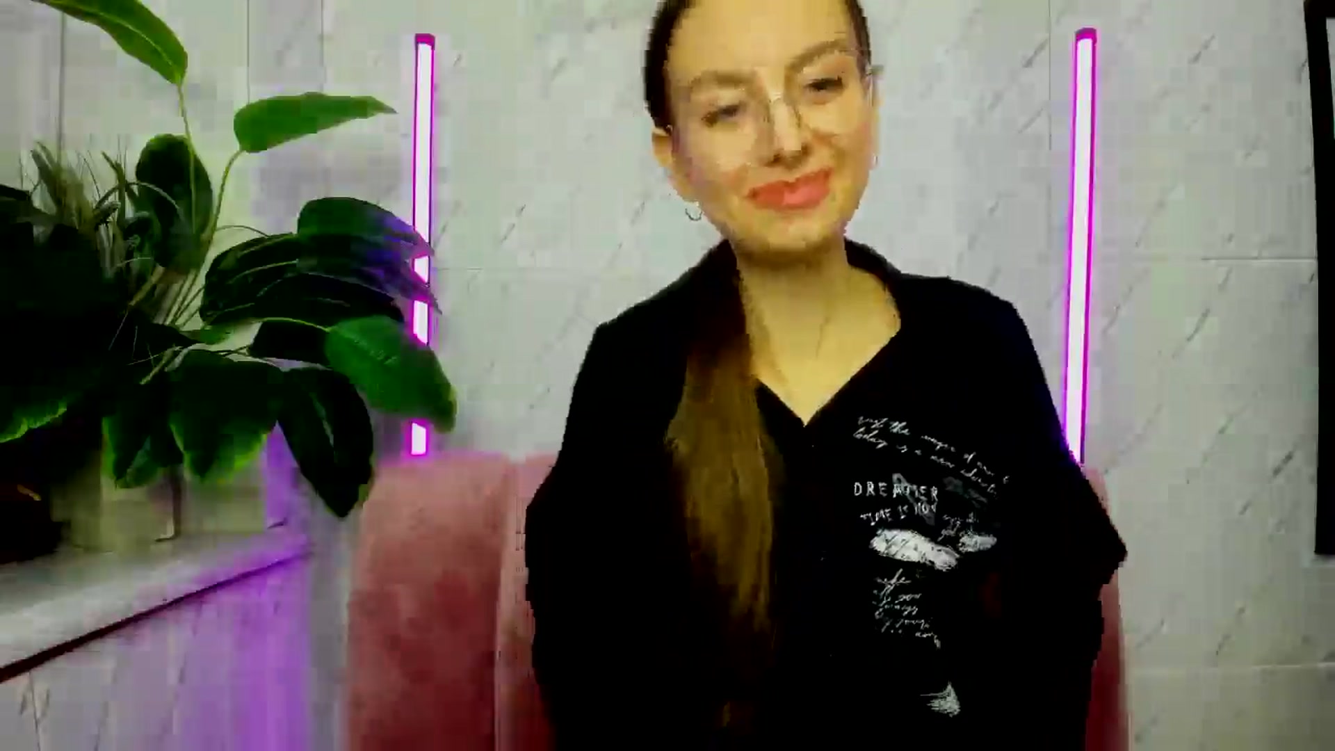 Gallery image thumbnail from SofiaLiub's myfreecams stream on, 11/24/2024, 12:18 image 7 of 20