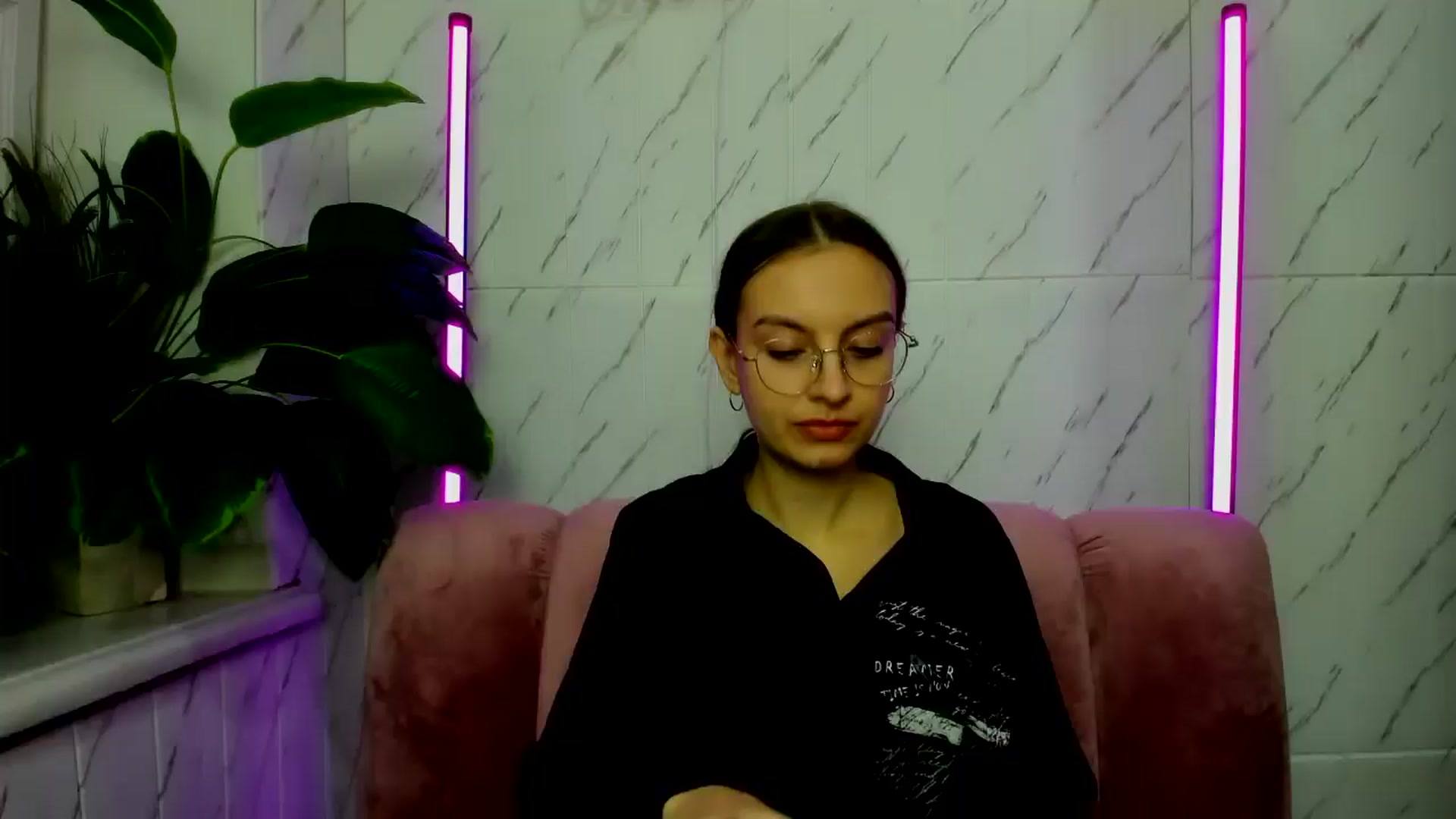Gallery image thumbnail from SofiaLiub's myfreecams stream on, 11/24/2024, 12:18 image 1 of 20