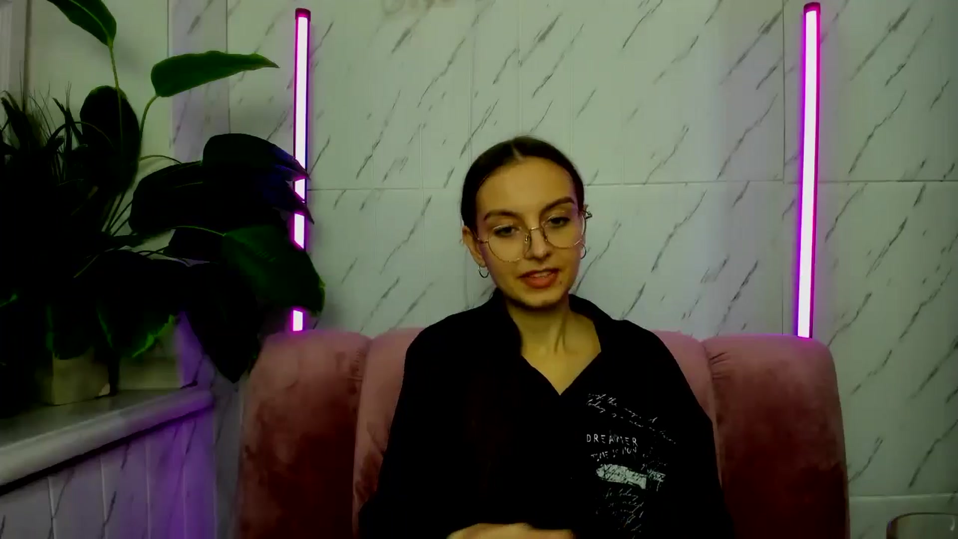 Gallery image thumbnail from SofiaLiub's myfreecams stream on, 11/24/2024, 12:18 image 3 of 20