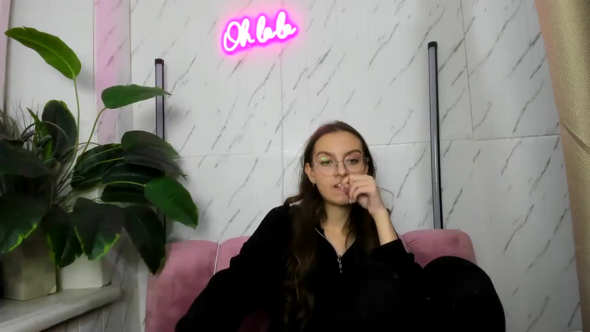 Gallery image thumbnail from SofiaLiub's myfreecams stream on, 11/26/2024, 17:56 image 5 of 20