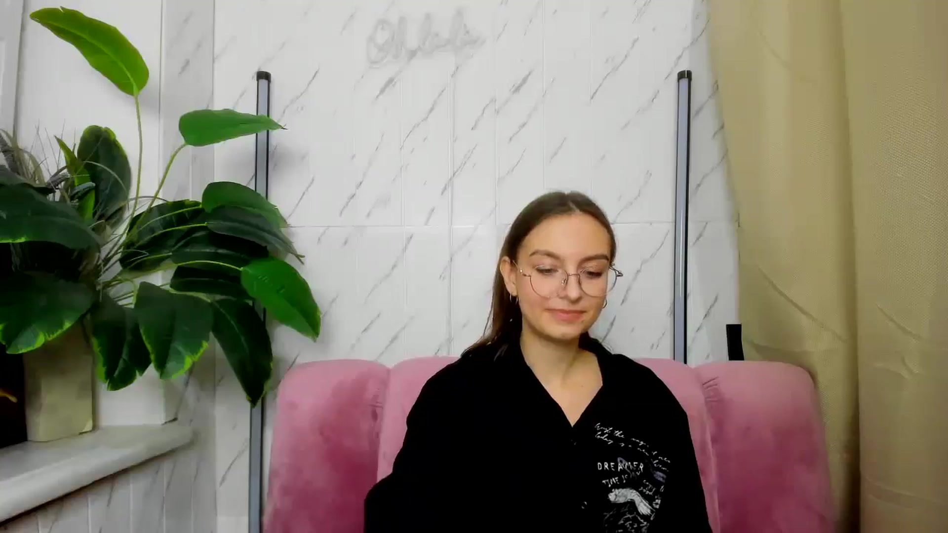 Gallery image thumbnail from SofiaLiub's myfreecams stream on, 11/28/2024, 17:07 image 9 of 20