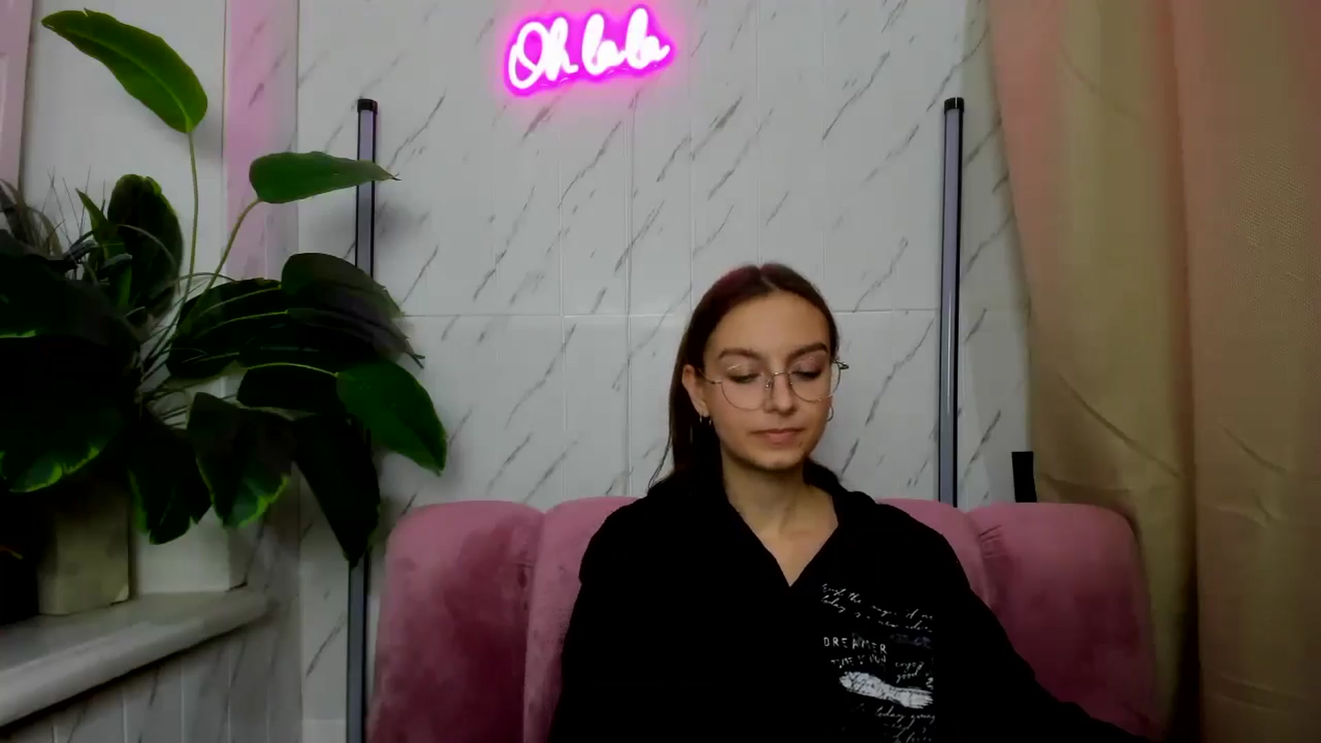 Gallery image thumbnail from SofiaLiub's myfreecams stream on, 11/28/2024, 17:07 image 2 of 20