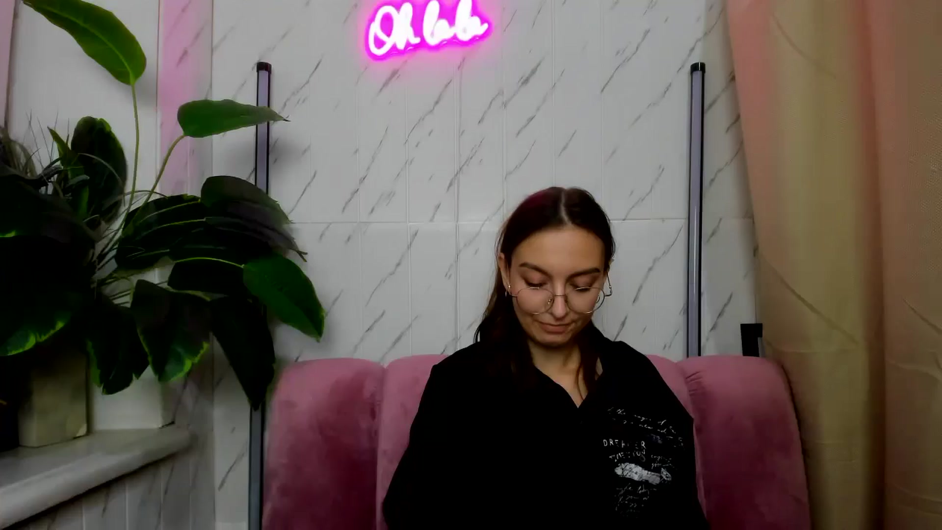 Gallery image thumbnail from SofiaLiub's myfreecams stream on, 11/28/2024, 17:07 image 19 of 20