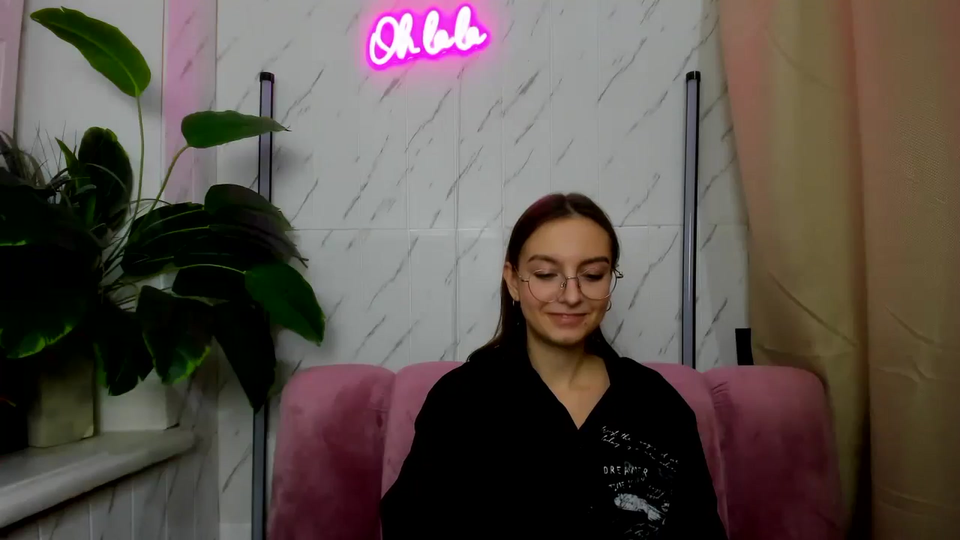 Gallery image thumbnail from SofiaLiub's myfreecams stream on, 11/28/2024, 17:07 image 6 of 20