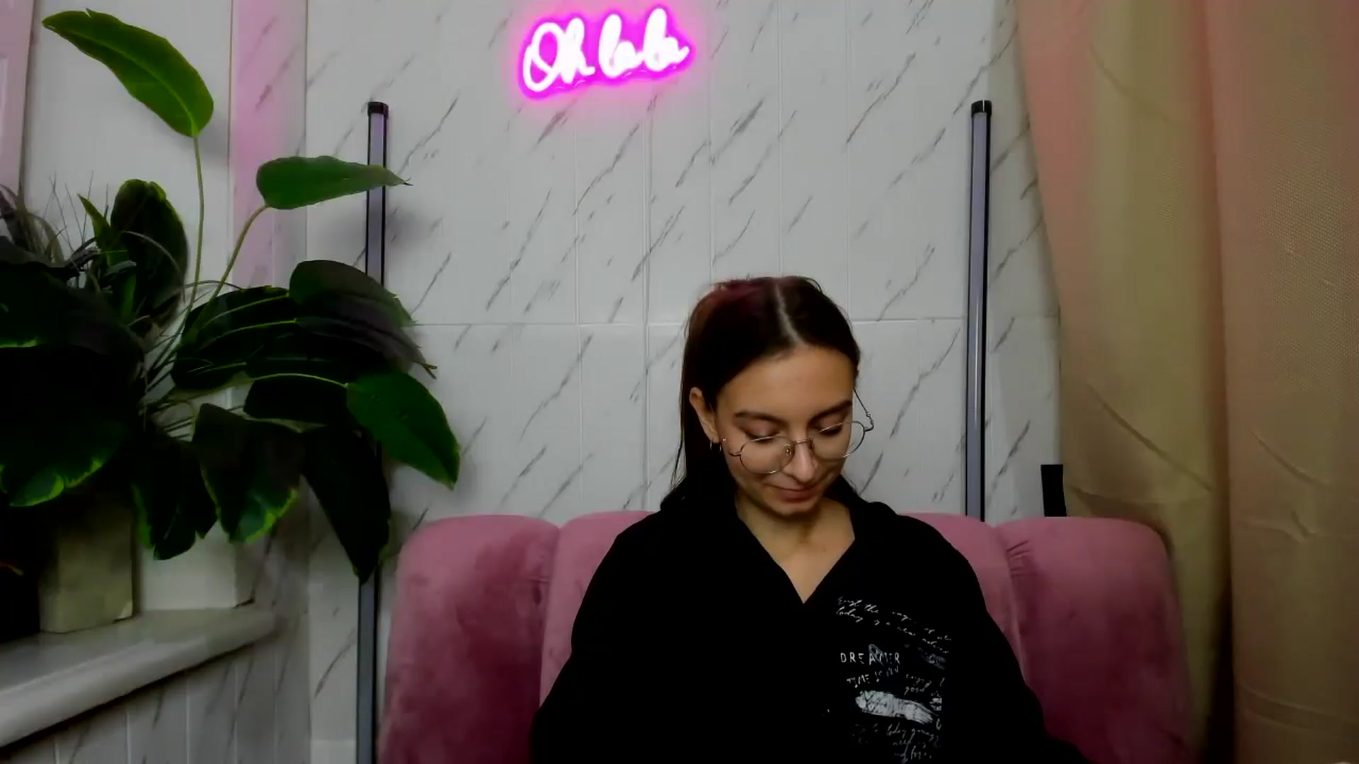 Gallery image thumbnail from SofiaLiub's myfreecams stream on, 11/28/2024, 17:07 image 3 of 20