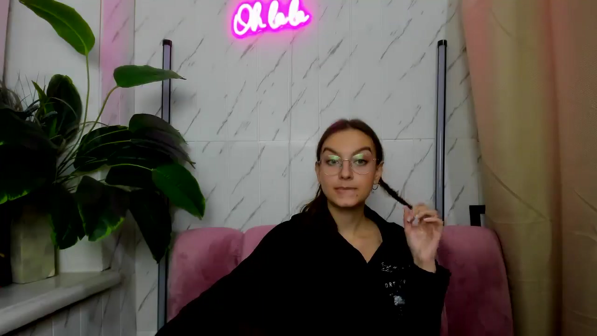 Gallery image thumbnail from SofiaLiub's myfreecams stream on, 11/28/2024, 17:56 image 16 of 20