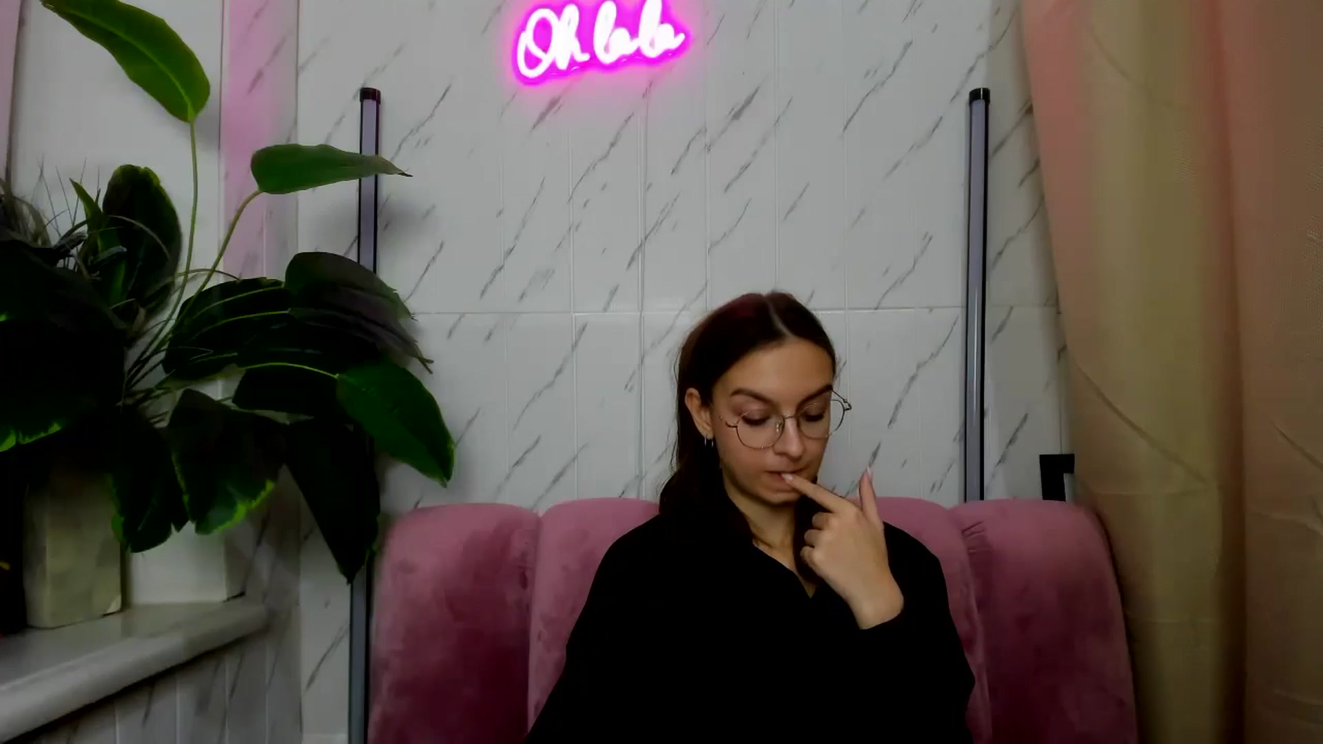 Gallery image thumbnail from SofiaLiub's myfreecams stream on, 11/28/2024, 17:56 image 8 of 20