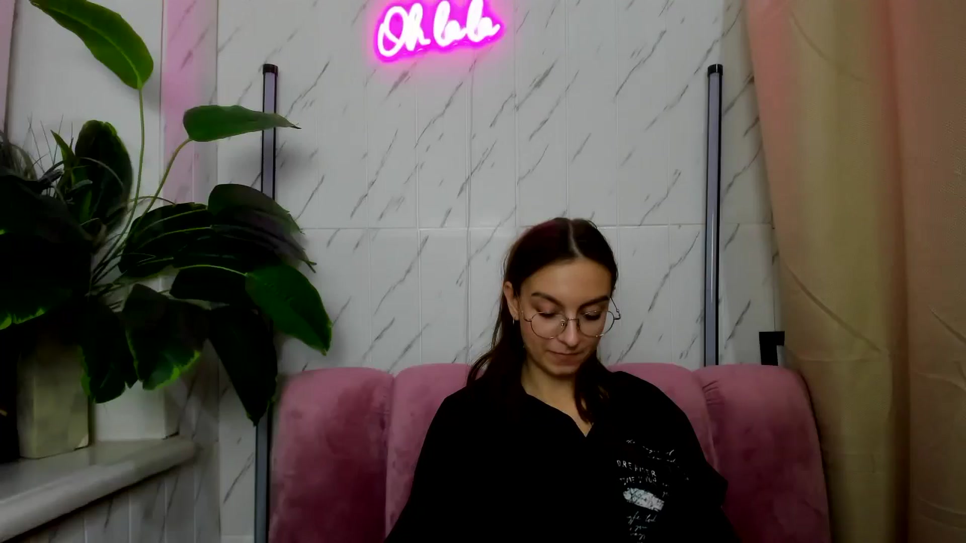 Gallery image thumbnail from SofiaLiub's myfreecams stream on, 11/28/2024, 17:56 image 10 of 20