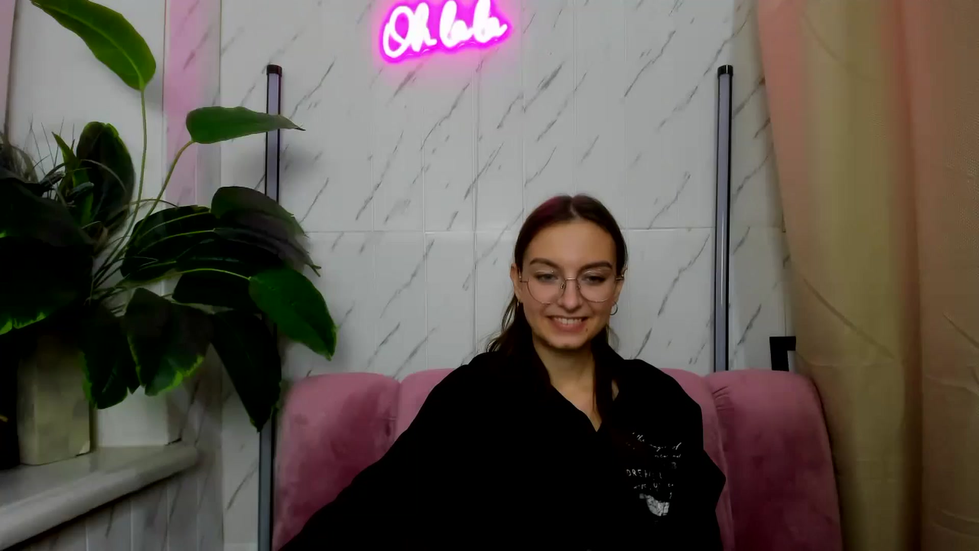 Gallery image thumbnail from SofiaLiub's myfreecams stream on, 11/28/2024, 17:56 image 18 of 20