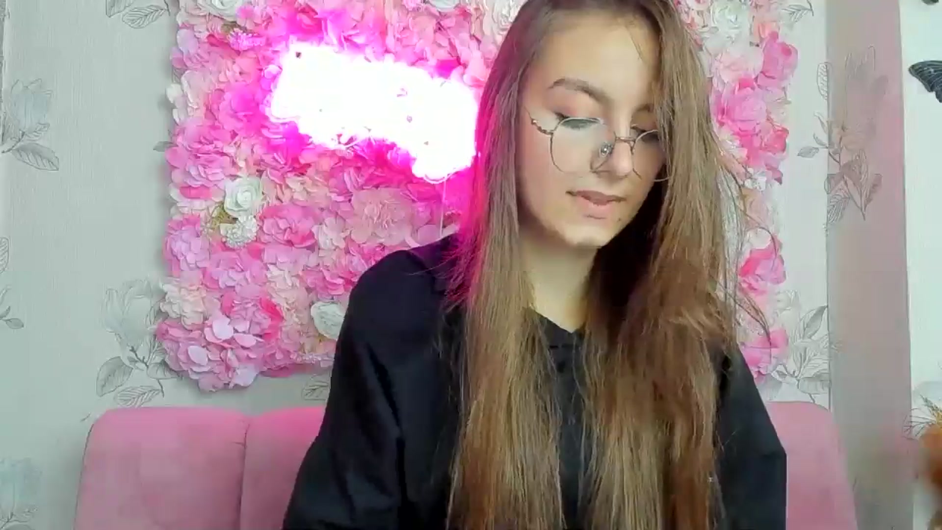 Gallery image thumbnail from SofiaLiub's myfreecams stream on, 11/29/2024, 13:29 image 16 of 20