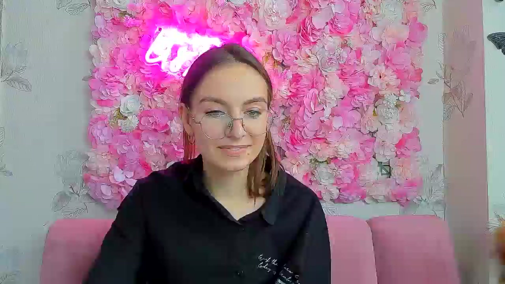Gallery image thumbnail from SofiaLiub's myfreecams stream on, 11/29/2024, 13:29 image 7 of 20