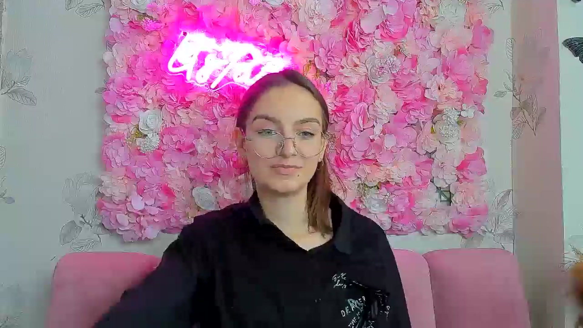 Gallery image thumbnail from SofiaLiub's myfreecams stream on, 11/29/2024, 13:29 image 10 of 20
