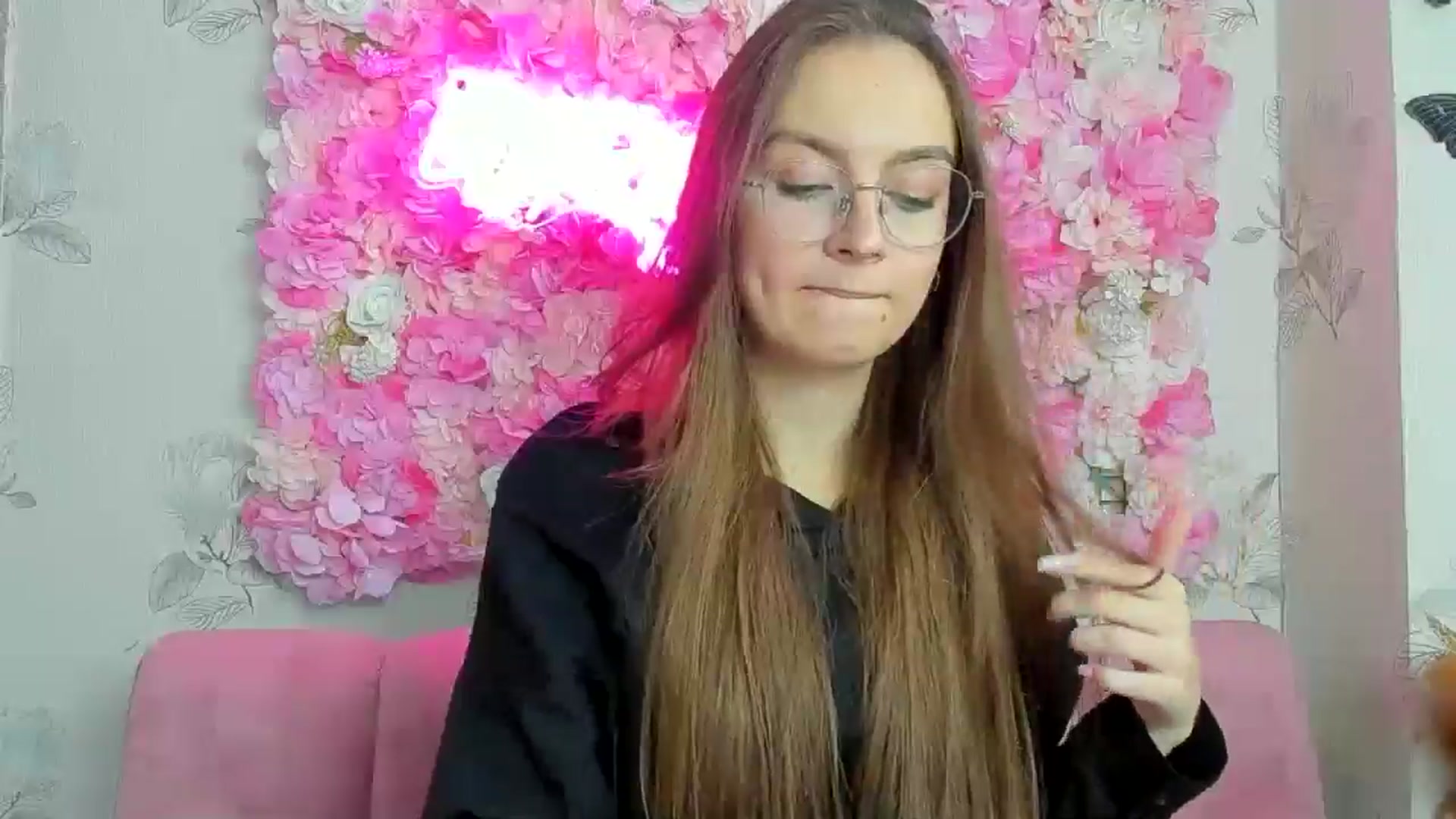Gallery image thumbnail from SofiaLiub's myfreecams stream on, 11/29/2024, 13:29 image 15 of 20