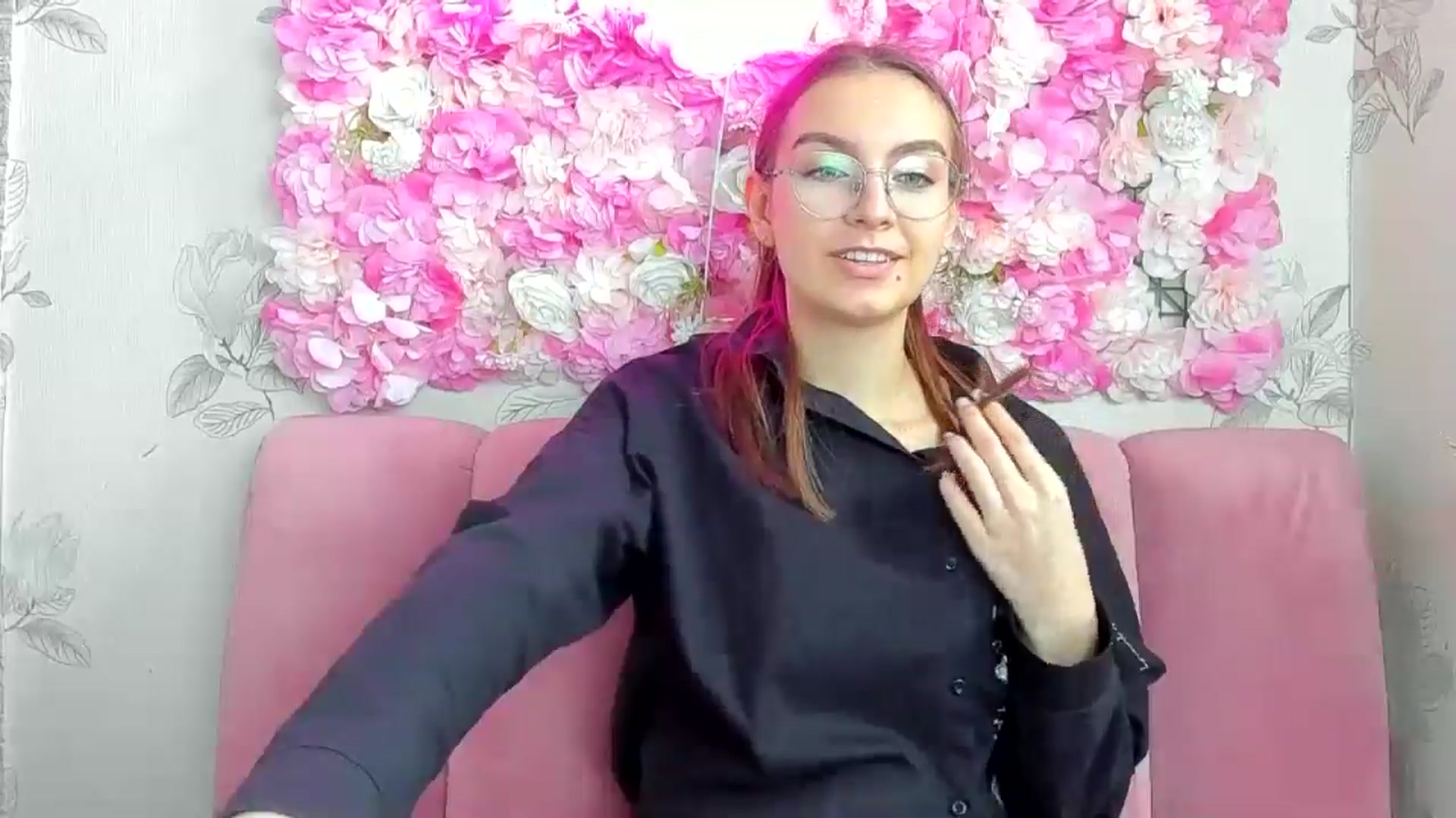 Gallery image thumbnail from SofiaLiub's myfreecams stream on, 11/30/2024, 11:27 image 10 of 20