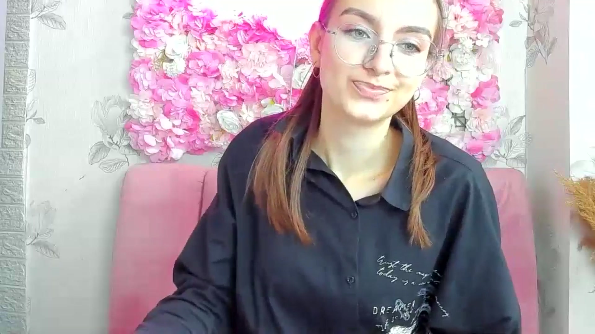 Gallery image thumbnail from SofiaLiub's myfreecams stream on, 11/30/2024, 11:27 image 16 of 20