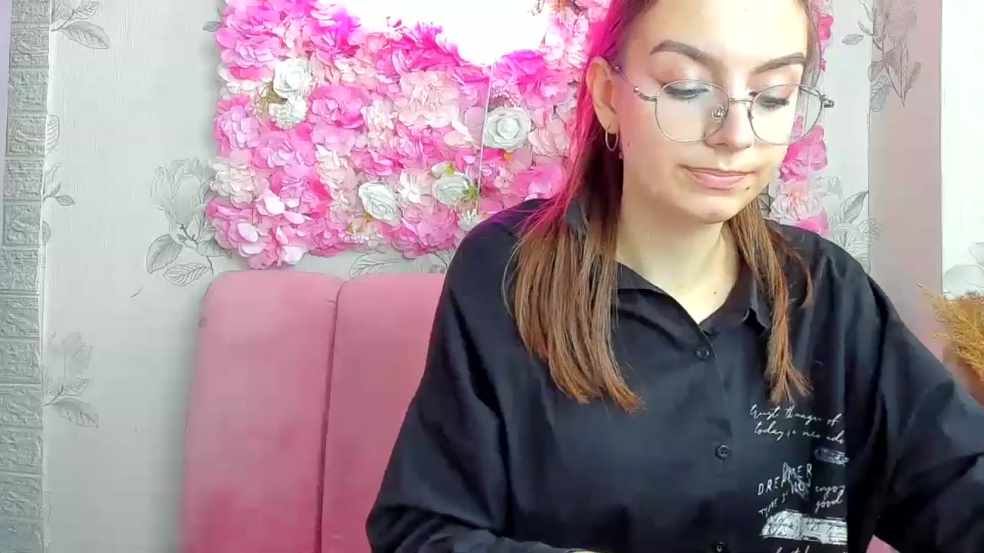 Gallery image thumbnail from SofiaLiub's myfreecams stream on, 11/30/2024, 11:27 image 17 of 20