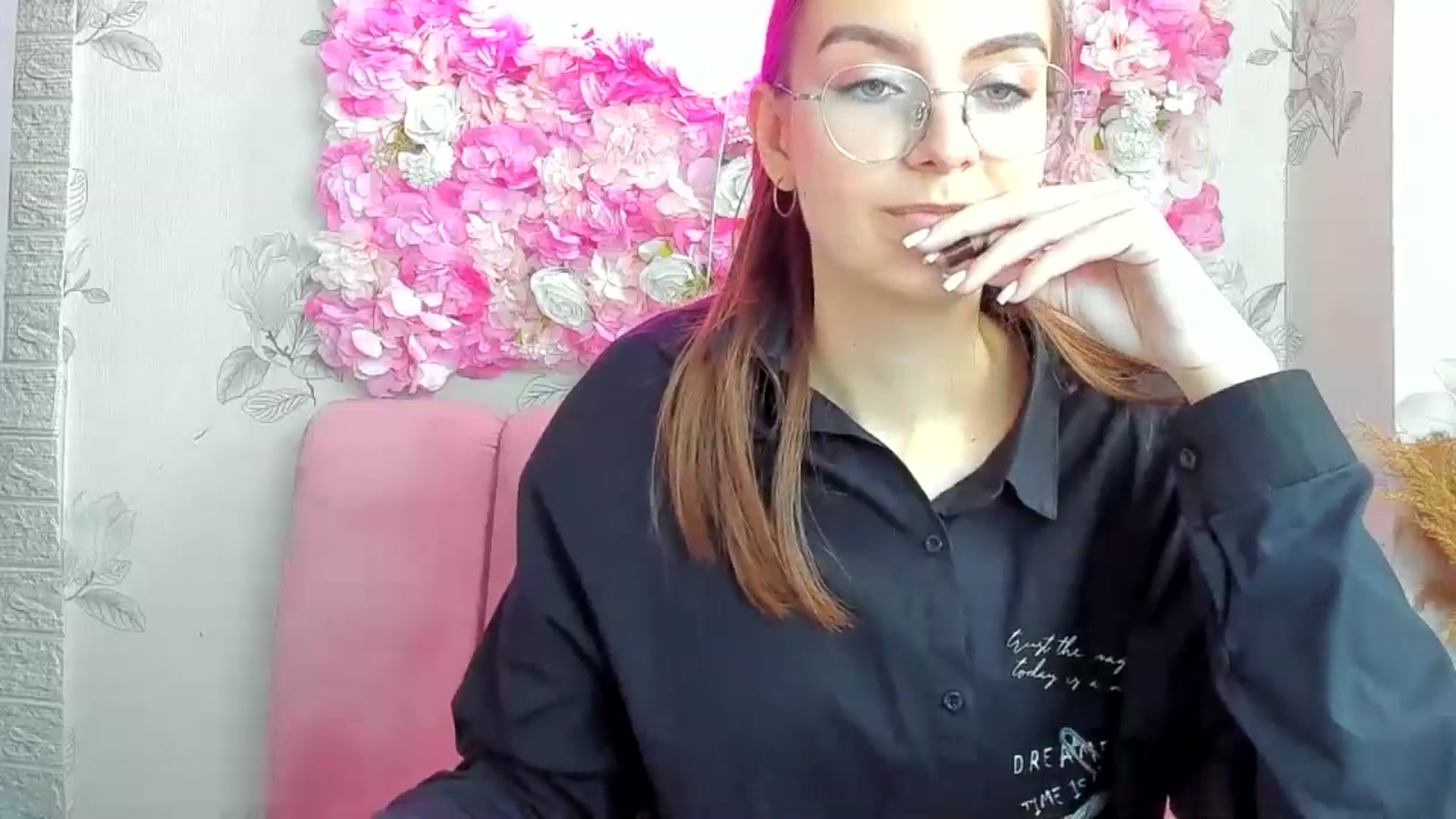 Gallery image thumbnail from SofiaLiub's myfreecams stream on, 11/30/2024, 11:27 image 15 of 20
