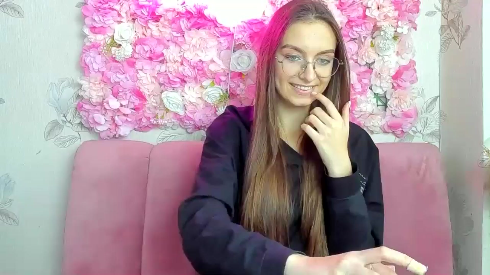 Gallery image thumbnail from SofiaLiub's myfreecams stream on, 11/30/2024, 12:15 image 16 of 20