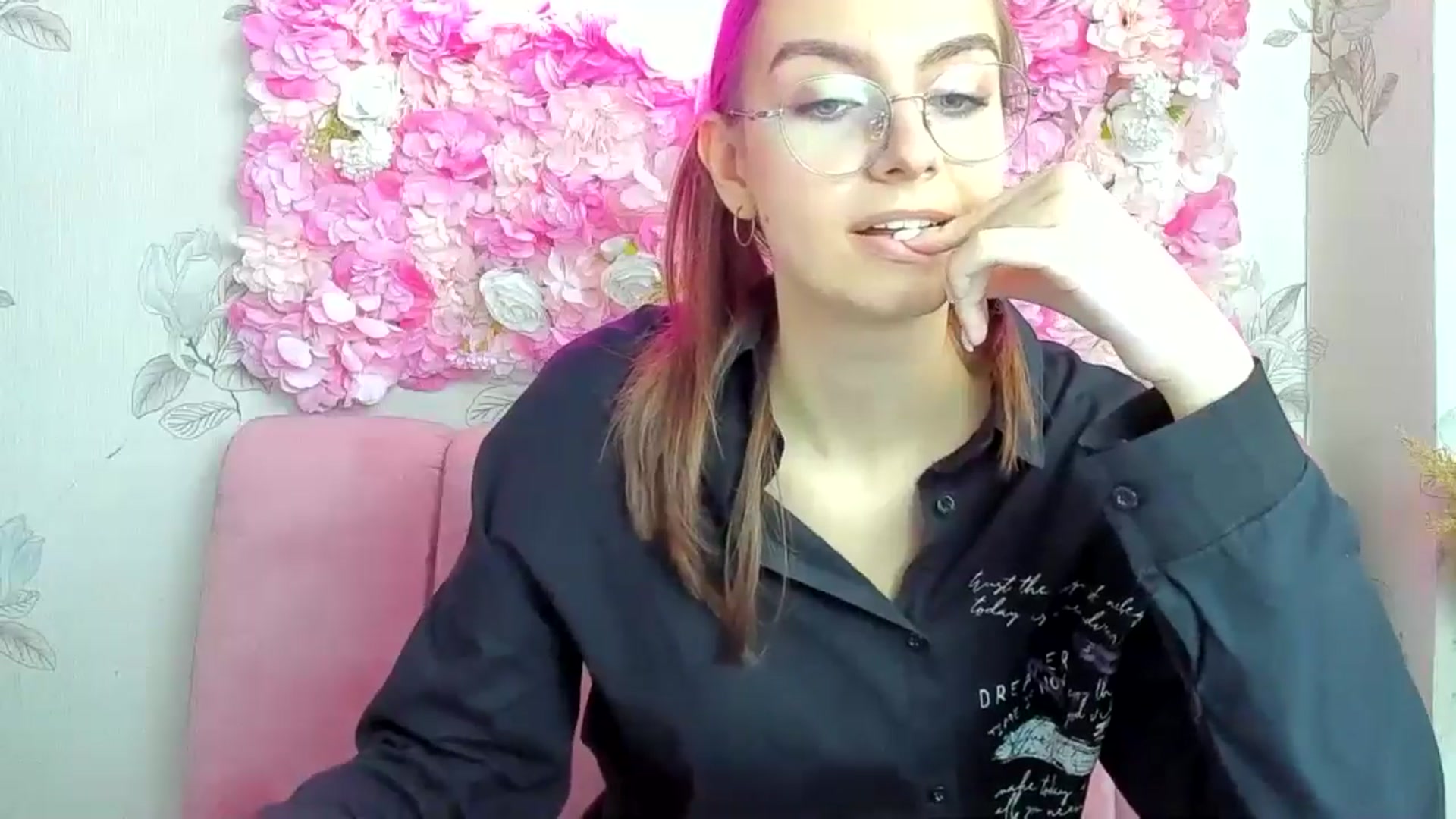 Gallery image thumbnail from SofiaLiub's myfreecams stream on, 11/30/2024, 12:15 image 3 of 20
