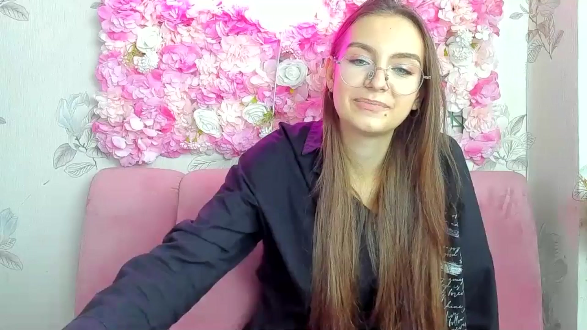 Gallery image thumbnail from SofiaLiub's myfreecams stream on, 11/30/2024, 12:15 image 15 of 20