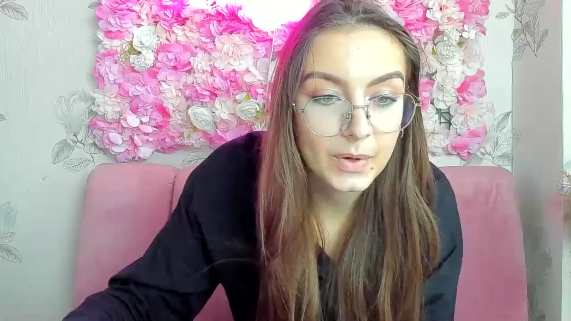Gallery image thumbnail from SofiaLiub's myfreecams stream on, 11/30/2024, 12:15 image 11 of 20