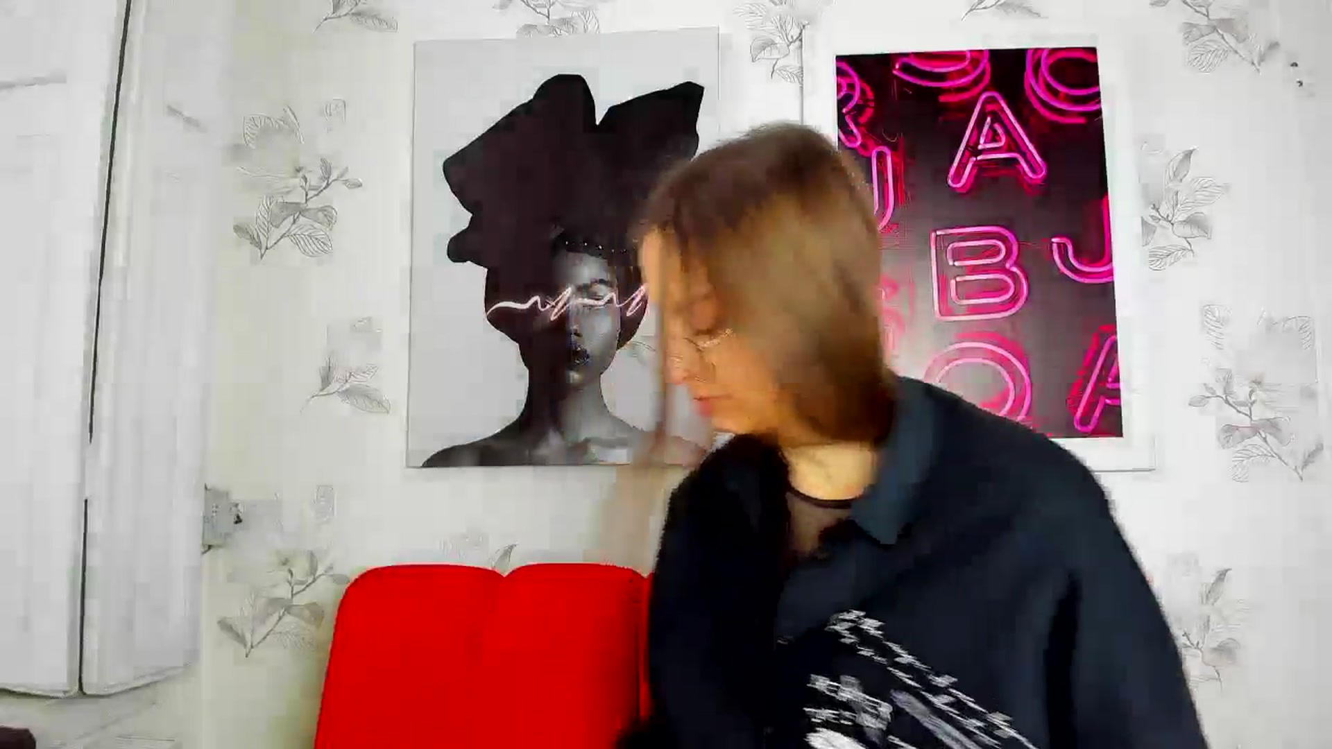 Gallery image thumbnail from SofiaLiub's myfreecams stream on, 12/01/2024, 11:33 image 10 of 20