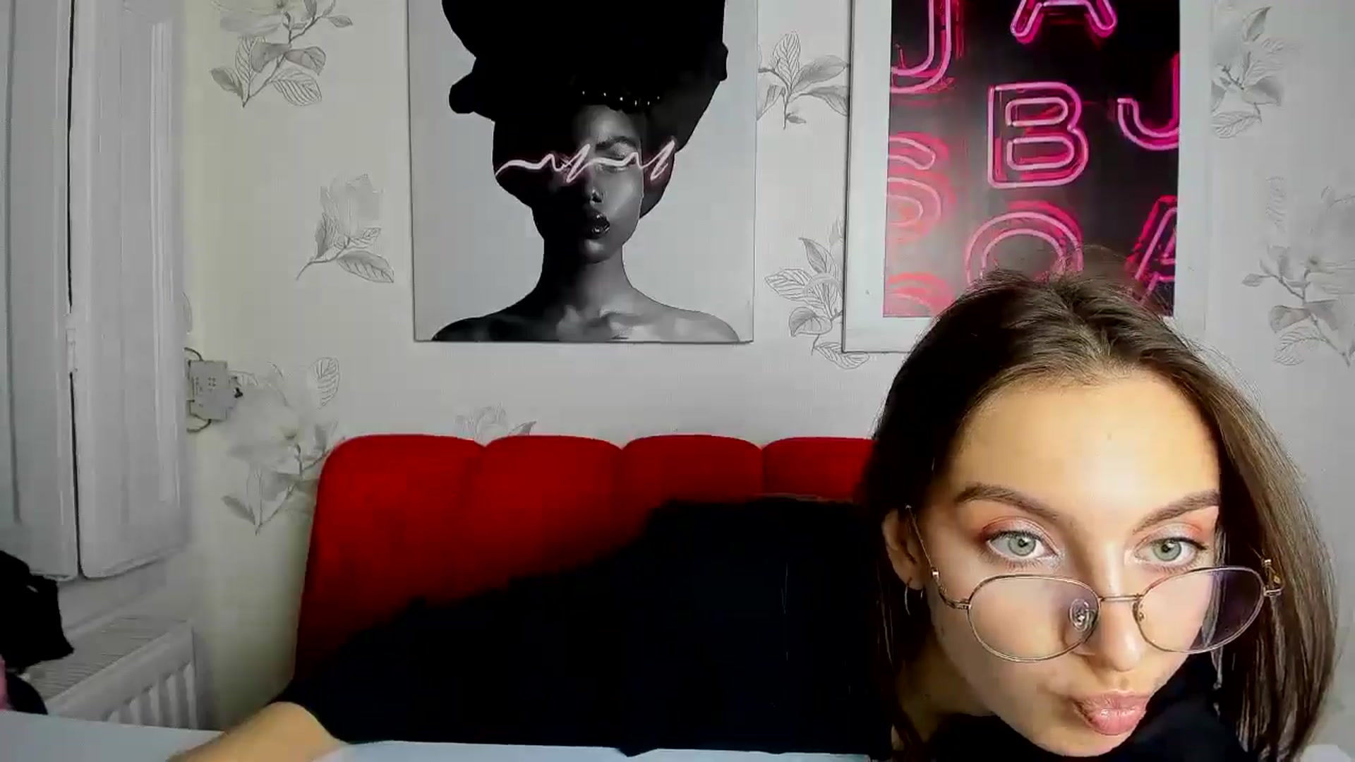 Gallery image thumbnail from SofiaLiub's myfreecams stream on, 12/03/2024, 15:13 image 11 of 20