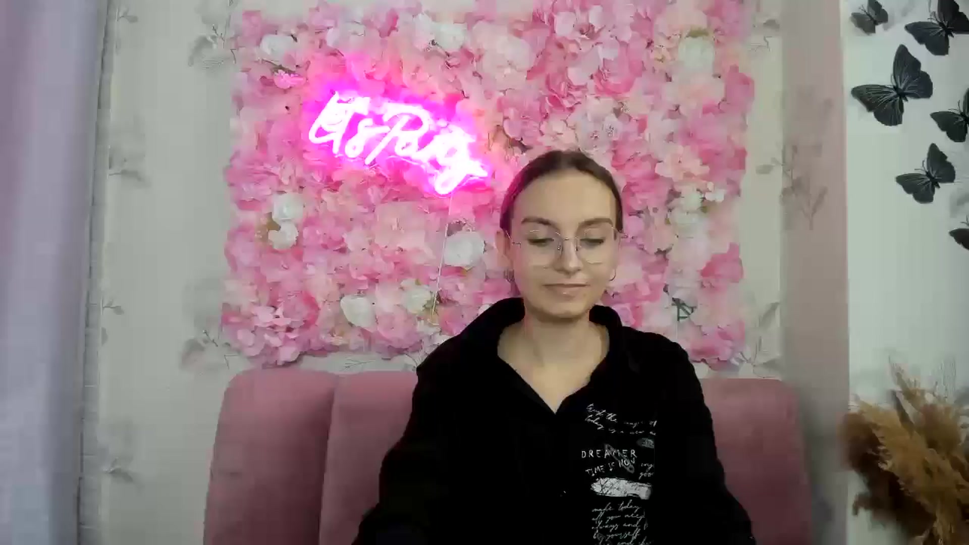 Gallery image thumbnail from SofiaLiub's myfreecams stream on, 12/05/2024, 12:01 image 1 of 20