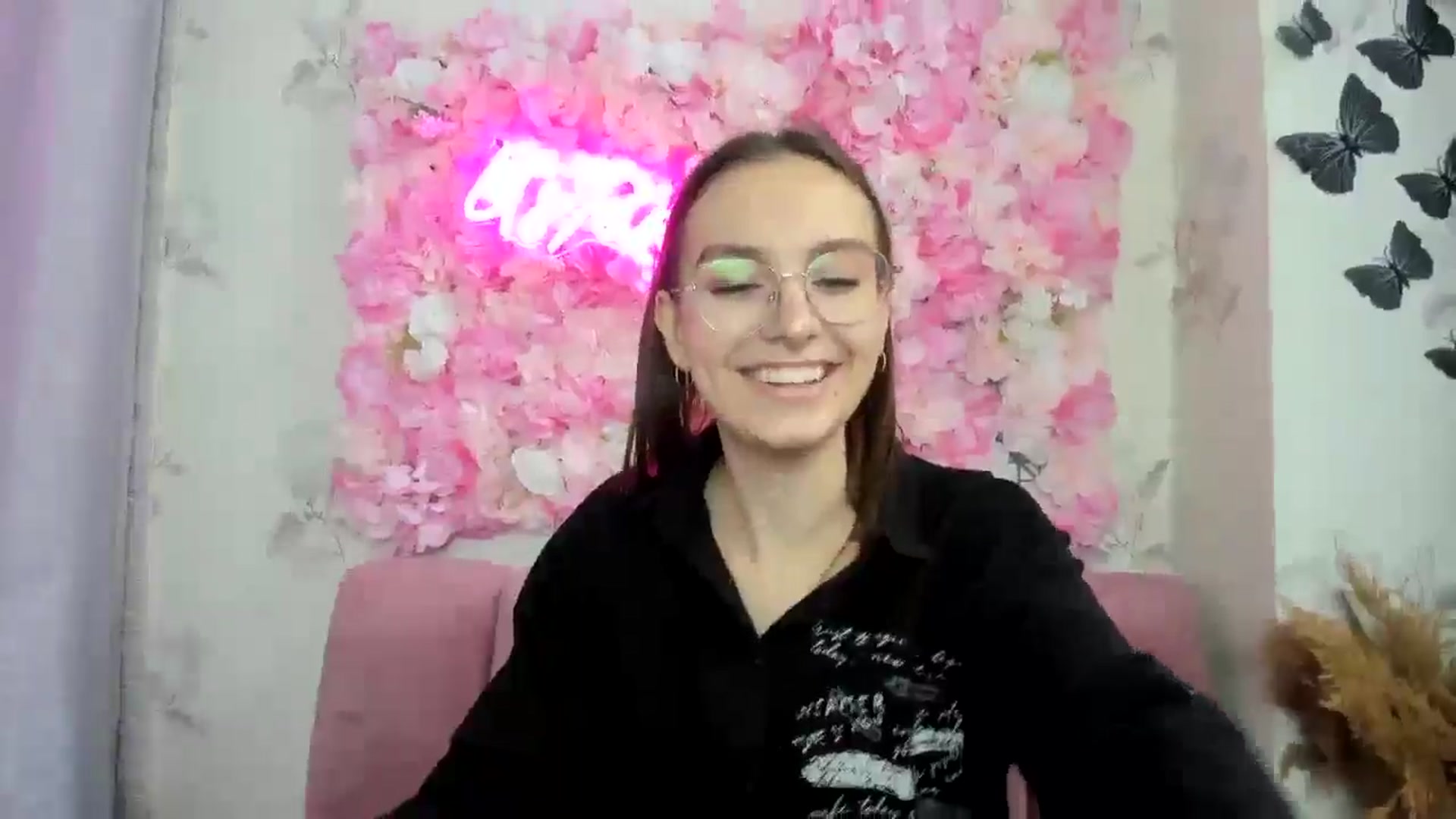 Gallery image thumbnail from SofiaLiub's myfreecams stream on, 12/05/2024, 12:01 image 11 of 20