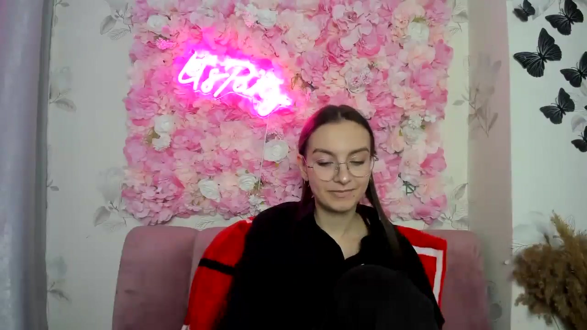 Gallery image thumbnail from SofiaLiub's myfreecams stream on, 12/05/2024, 13:10 image 12 of 20