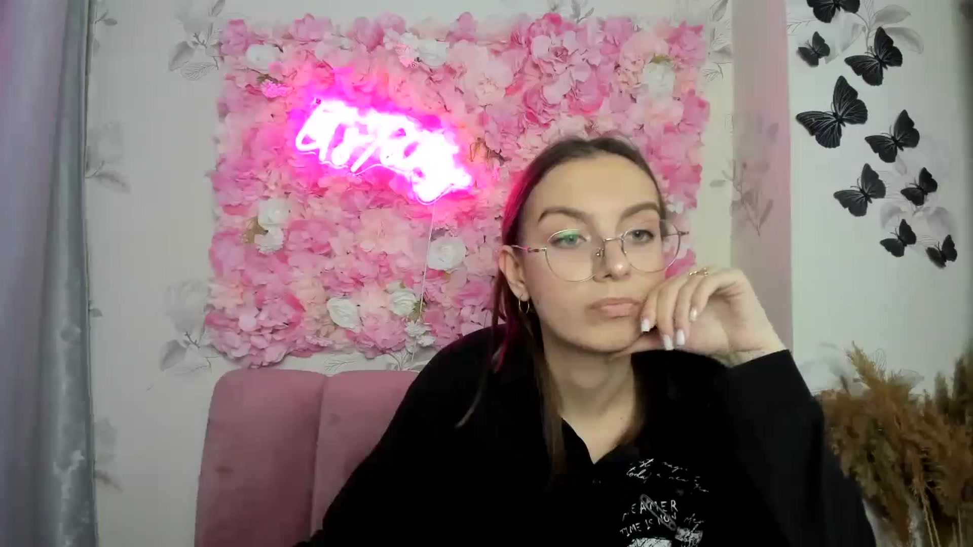 Gallery image thumbnail from SofiaLiub's myfreecams stream on, 12/05/2024, 13:10 image 18 of 20