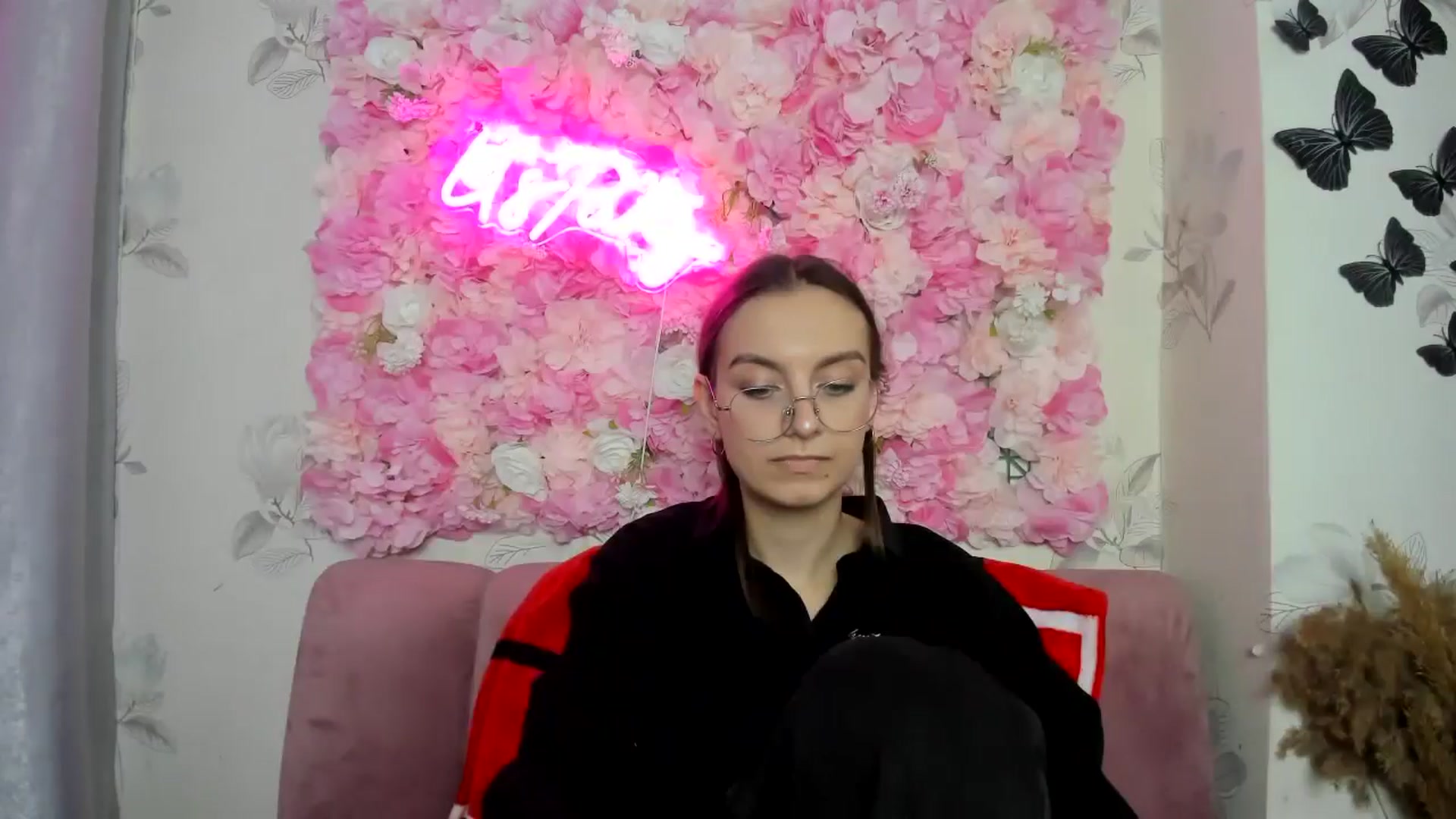 Gallery image thumbnail from SofiaLiub's myfreecams stream on, 12/05/2024, 13:10 image 7 of 20