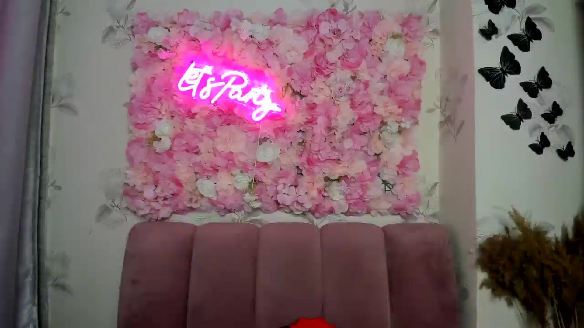 Gallery image thumbnail from SofiaLiub's myfreecams stream on, 12/05/2024, 13:10 image 13 of 20