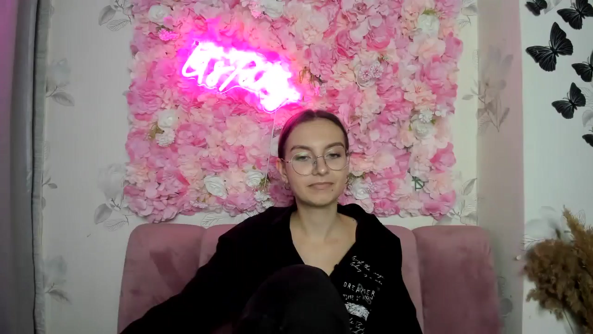 Gallery image thumbnail from SofiaLiub's myfreecams stream on, 12/05/2024, 14:41 image 18 of 20