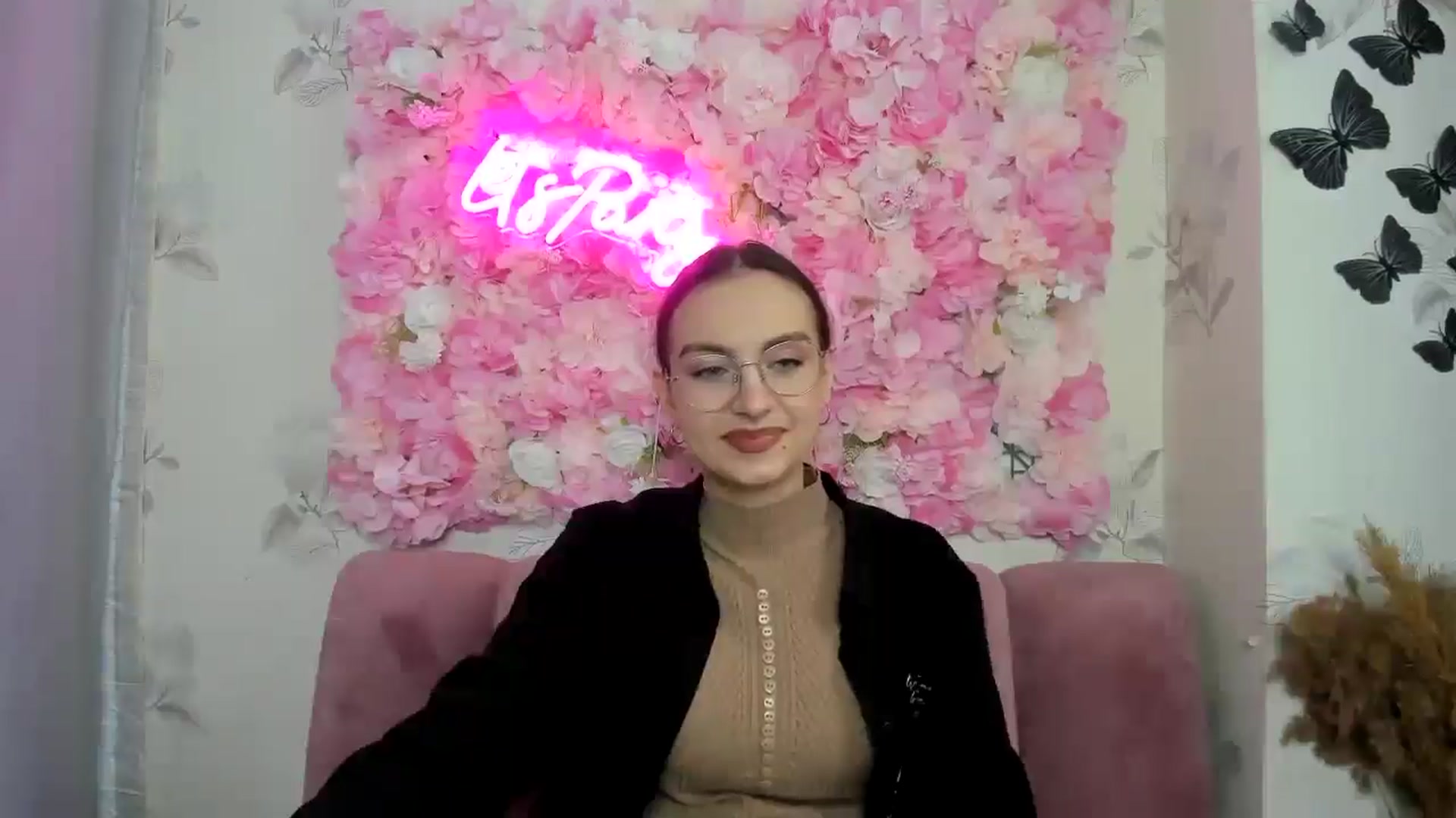 Gallery image thumbnail from SofiaLiub's myfreecams stream on, 12/06/2024, 11:35 image 5 of 20