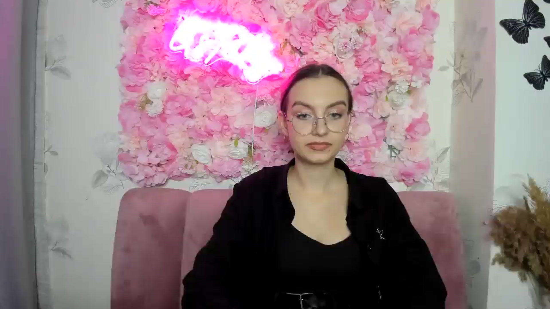 Gallery image thumbnail from SofiaLiub's myfreecams stream on, 12/06/2024, 14:56 image 14 of 20