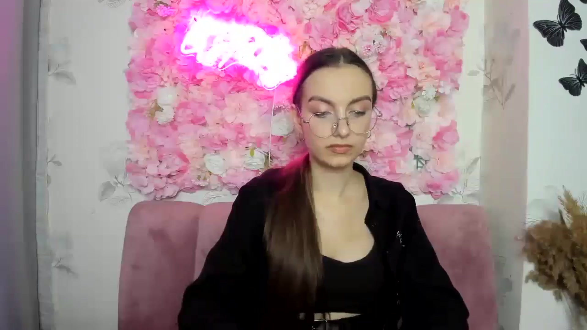 Gallery image thumbnail from SofiaLiub's myfreecams stream on, 12/06/2024, 14:56 image 11 of 20