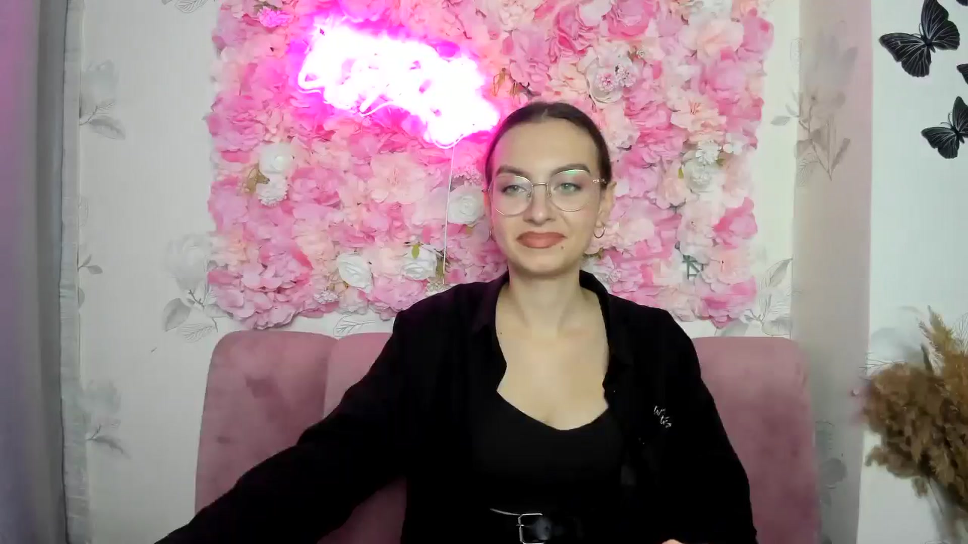 Gallery image thumbnail from SofiaLiub's myfreecams stream on, 12/06/2024, 14:56 image 18 of 20