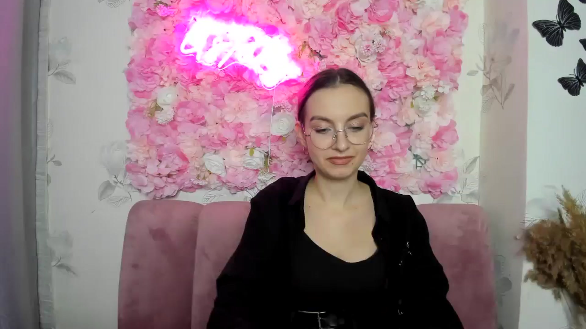 Gallery image thumbnail from SofiaLiub's myfreecams stream on, 12/06/2024, 14:56 image 12 of 20