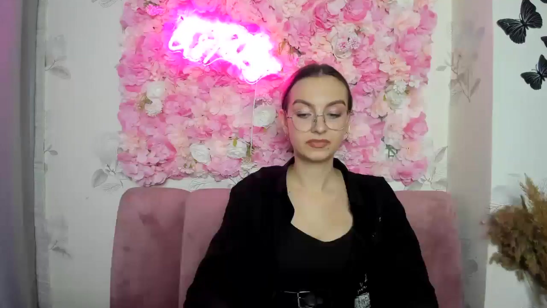 Gallery image thumbnail from SofiaLiub's myfreecams stream on, 12/06/2024, 14:56 image 15 of 20